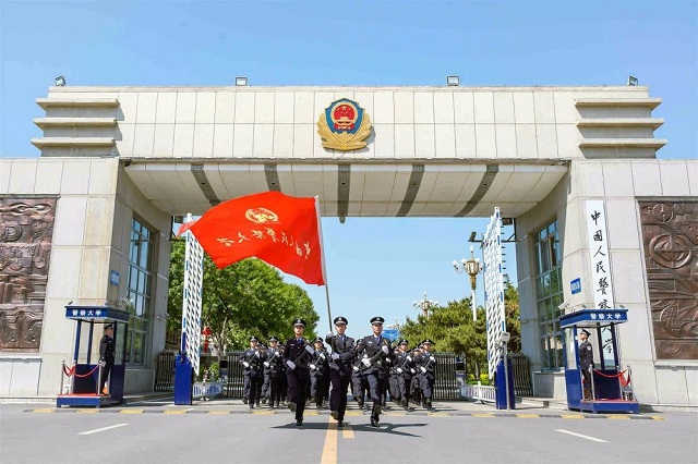 <b>數(shù)據(jù)驅(qū)動的智慧教育:中國人民警察大學(xué)信息化建設(shè)創(chuàng)新實踐</b>